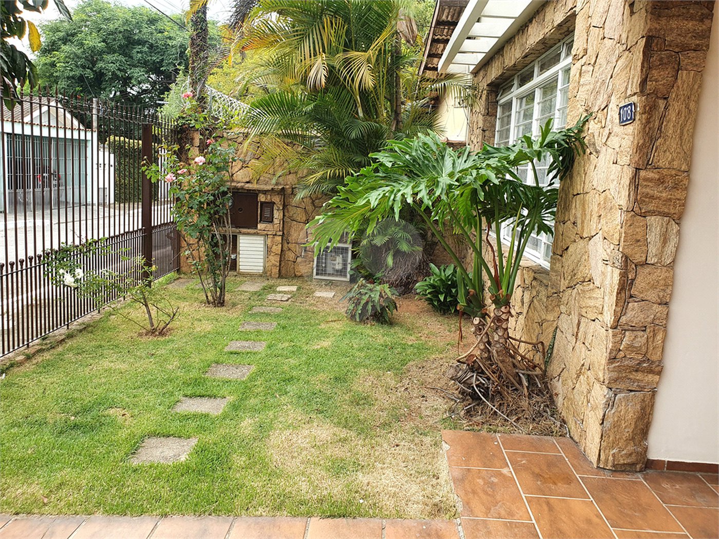 Casa à venda com 3 quartos, sendo 1 suíte, em Santo Amaro, São Paulo, SP