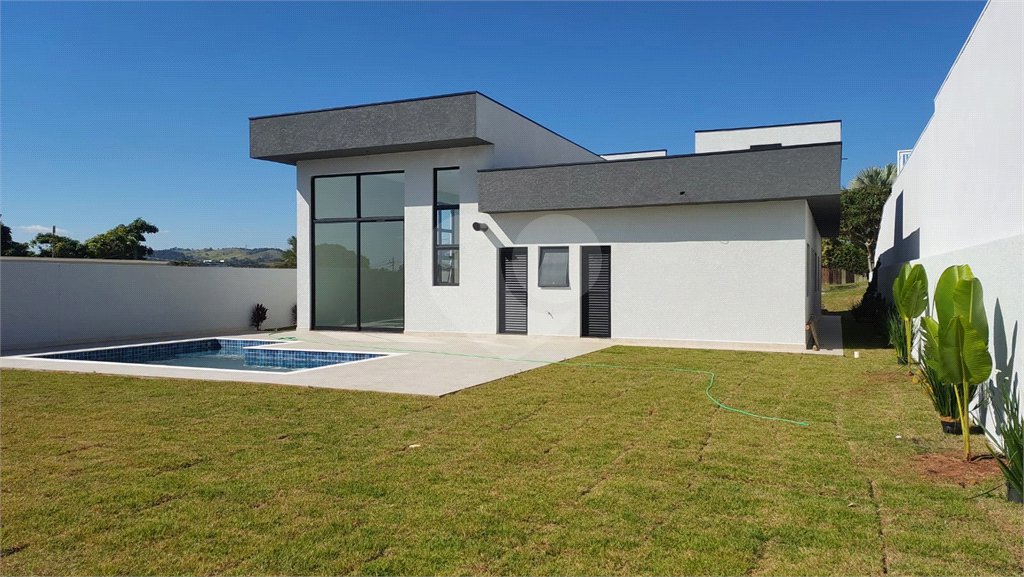 Casa à venda com 3 suítes no condomínio Shambala III, Atibaia - SP