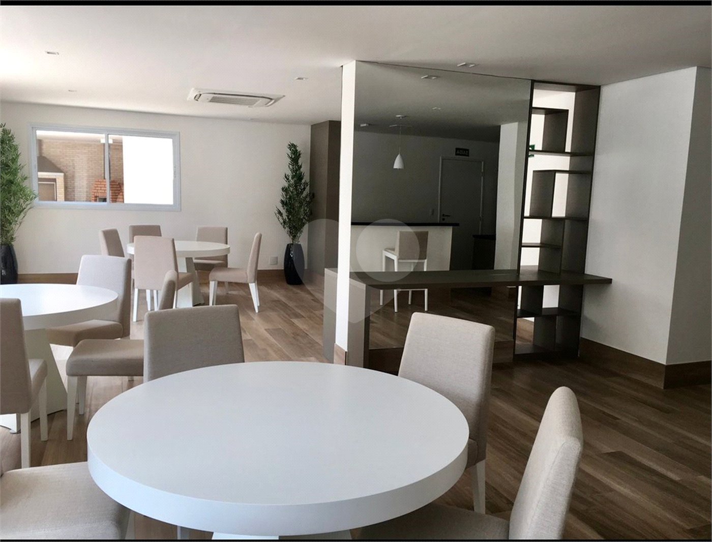 Apartamento à venda com 3 quartos, sendo 1 suíte,  em Jardim Belmar, Guarujá, SP