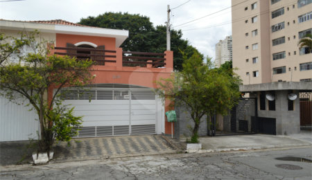 Casa à venda com 3 quartos, sendo 1 suíte,  em Jardim Prudência, São Paulo, SP