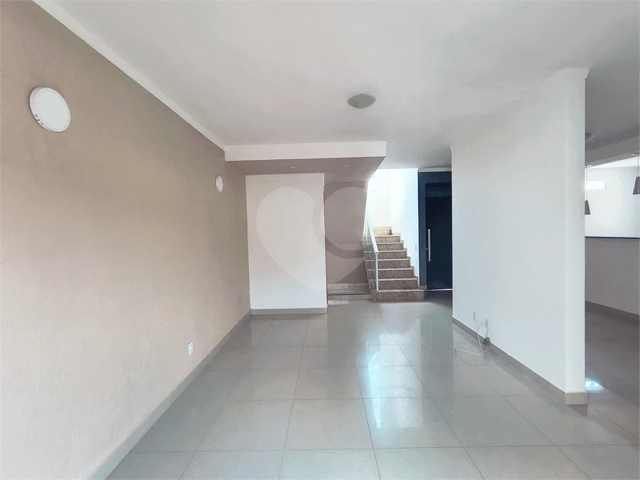 Casa com Suíte Master, Closet, Piscina e Espaço Gourmet Próxima ao Parque Ecológico- 03 quartos -com quintal