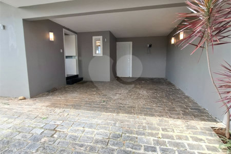 Casa Térrea à venda com 3 suítes em Interlagos, São Paulo, SP
