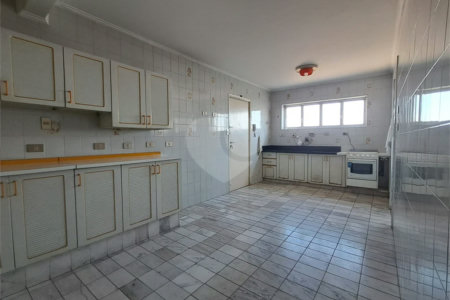 Imóvel de 141m² 3 quartos, 1 sendo suíte, retrofit no condomíno 1 vaga Paraíso