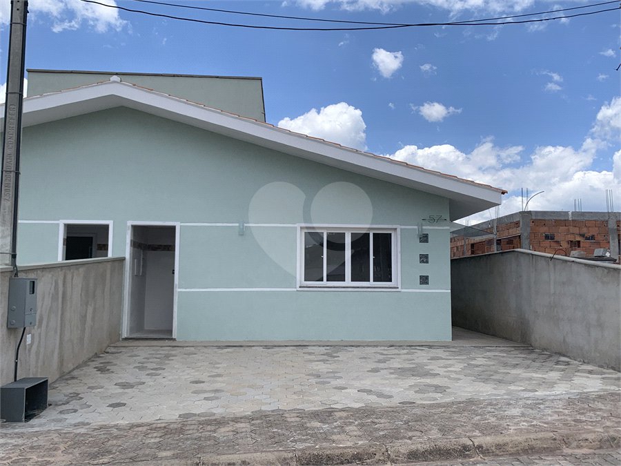 Casa 3 dormitórios - Condomínio MARF 3 - Bom Jesus dos Perdões