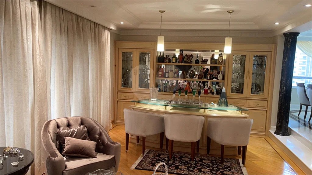 Apartamento com terraço 385m² 03 dormitórios sendo 2 suítes 5 vagas..Estuda Permuta.