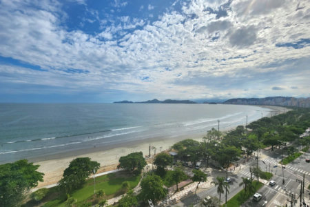 Apartamento Alto Padrão Frente Mar com 4 Dormitórios, 3 Suítes e 3 Vagas na Orla de Santos