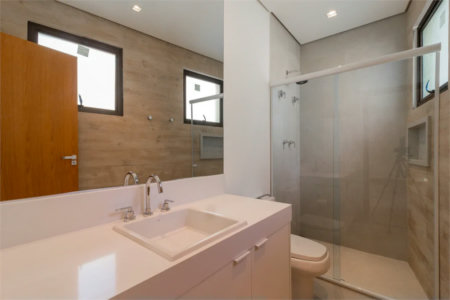Casa à venda com 4 quartos, sendo 1 suíte,  em Jardim Guedala, São Paulo, SP