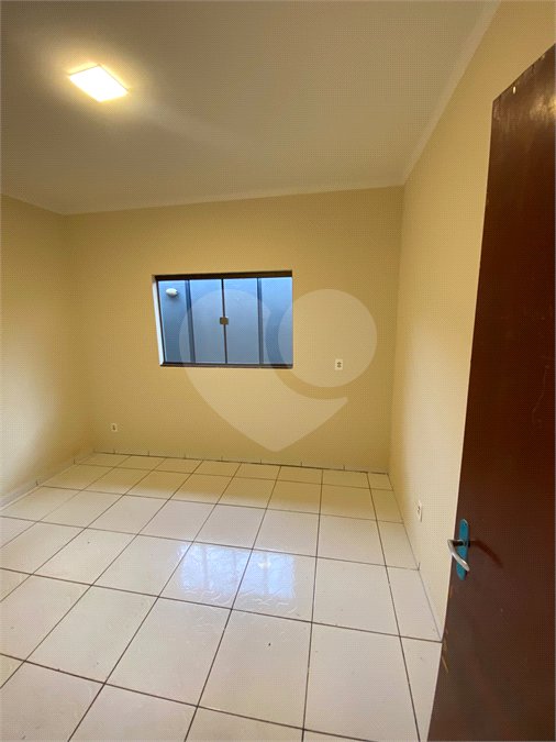 Casa para alugar com 3 quartos, sendo 1 suíte, em Parque das Aroeiras, Ponta Porã, MS