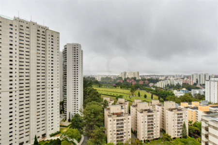 Apartamento à venda com 4 suítes em Vila Sofia, São Paulo, SP