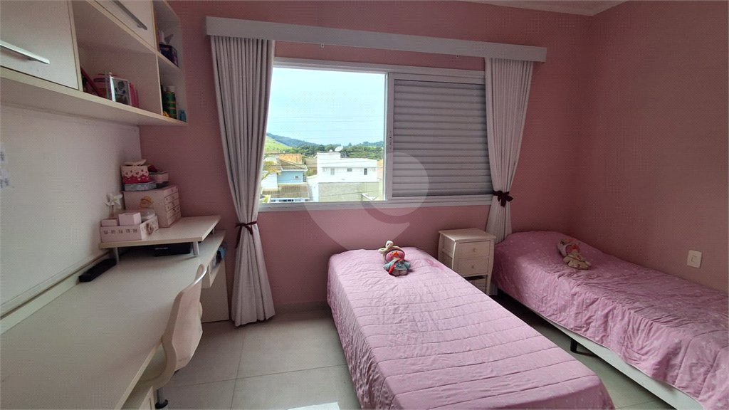 Casa à venda com 3 quartos, sendo 1 suíte, no condomínio Residencial Itatiba Country Club, Itatiba - SP