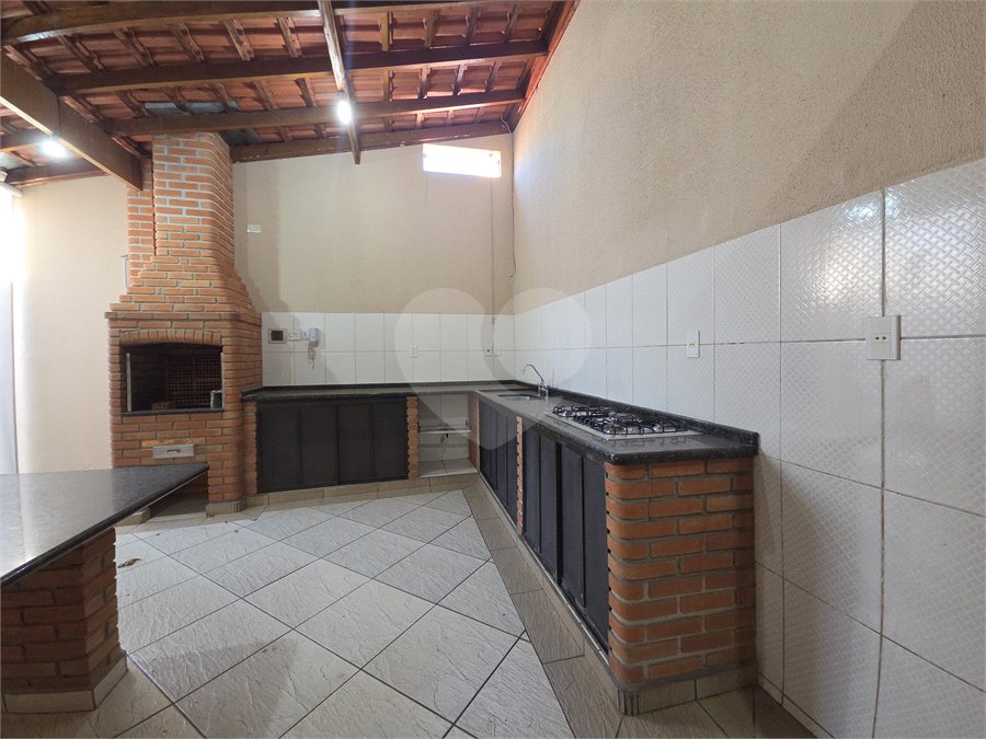 Casa à venda com 3 quartos, sendo 1 suíte, no condomínio Parque das Árvores, Sorocaba - SP