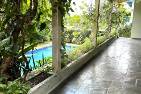 Sobrado à venda com 5 quartos, sendo 3 suítes,  em Jardim Leonor, São Paulo, SP