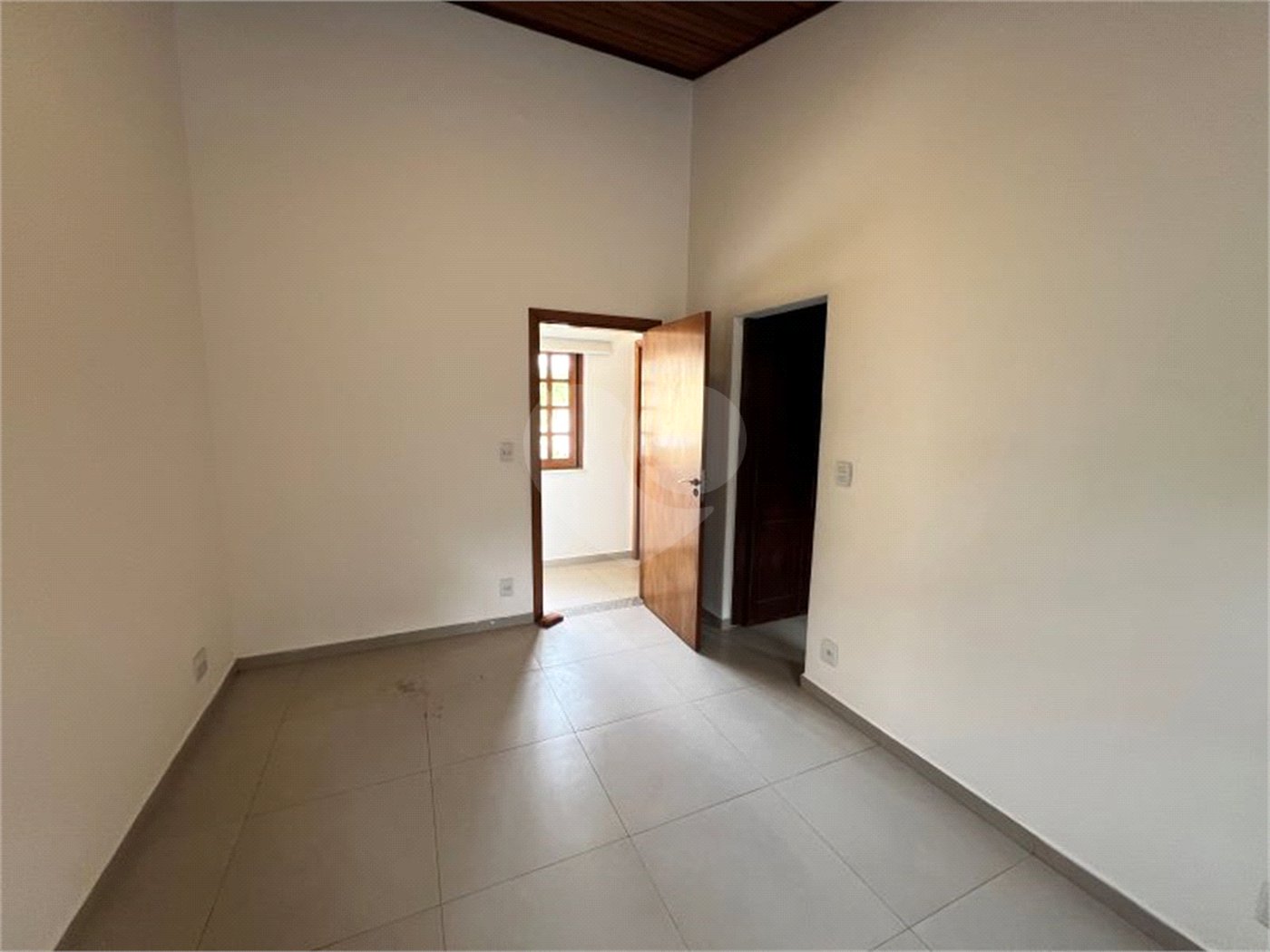 Casa à venda ou para alugar com 4 quartos, sendo 3 suítes, no condomínio Estância Marambaia, Vinhedo - SP