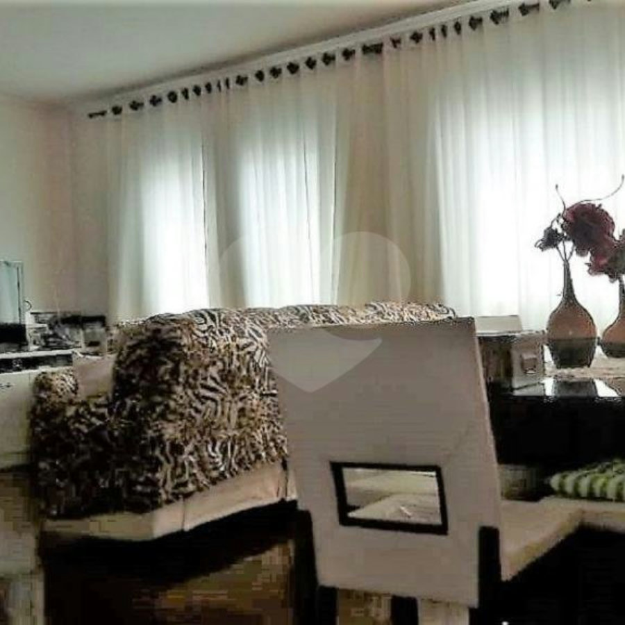 Sobrado à venda com 4 quartos, sendo 2 suítes, em Vila Nivi, São Paulo, SP