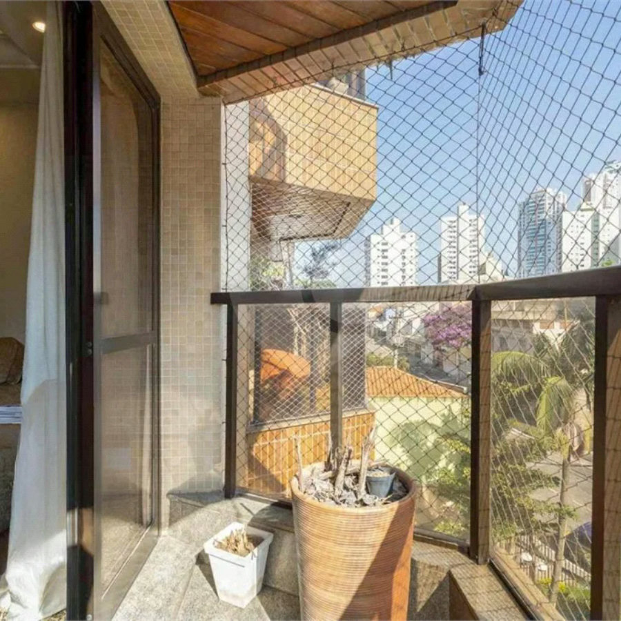 Apartamento na Vila Regente Feijó com 135m2, com 2 dorms, 1 suíte, 2 vagas. Estuda permuta.