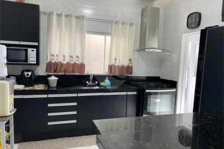 Sobrado à venda com 3 suítes em Jardim Paulista, Atibaia, SP