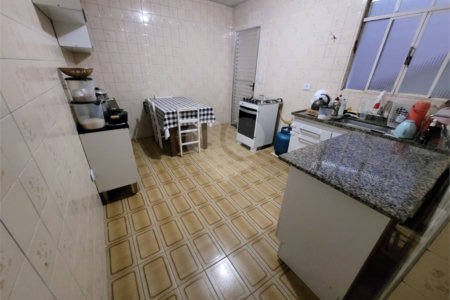 Sobrado à venda com 4 quartos em Vila Jurema, Ferraz de Vasconcelos, SP