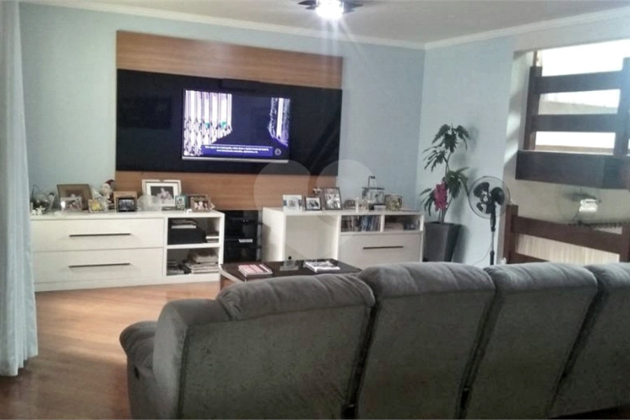 Sobrado à venda com 6 quartos, sendo 4 suítes, em Tremembé, São Paulo, SP