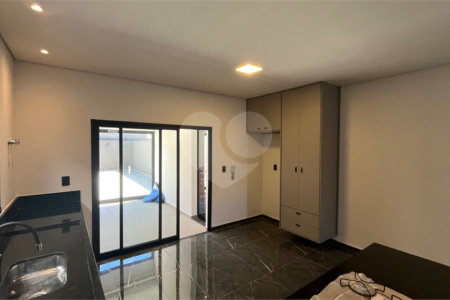 Casa Assobradada com 3 suítes na Vila Thais em Atibaia