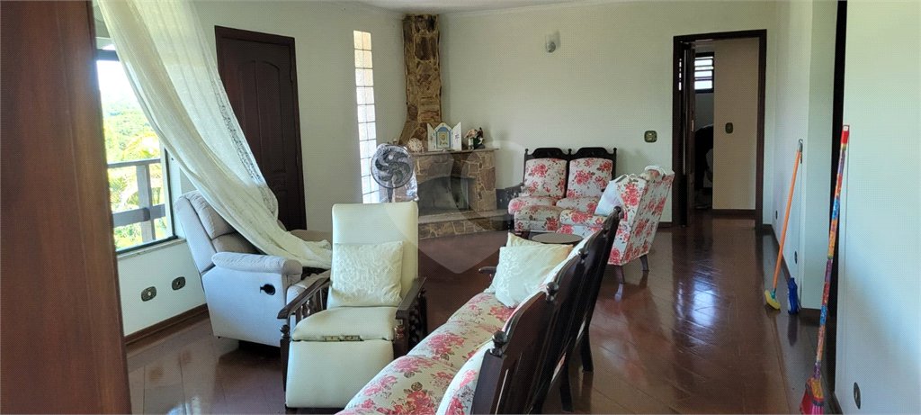 Casa à venda com 5 quartos, sendo 2 suítes, no condomínio Alpes da Cantareira, Mairiporã - SP