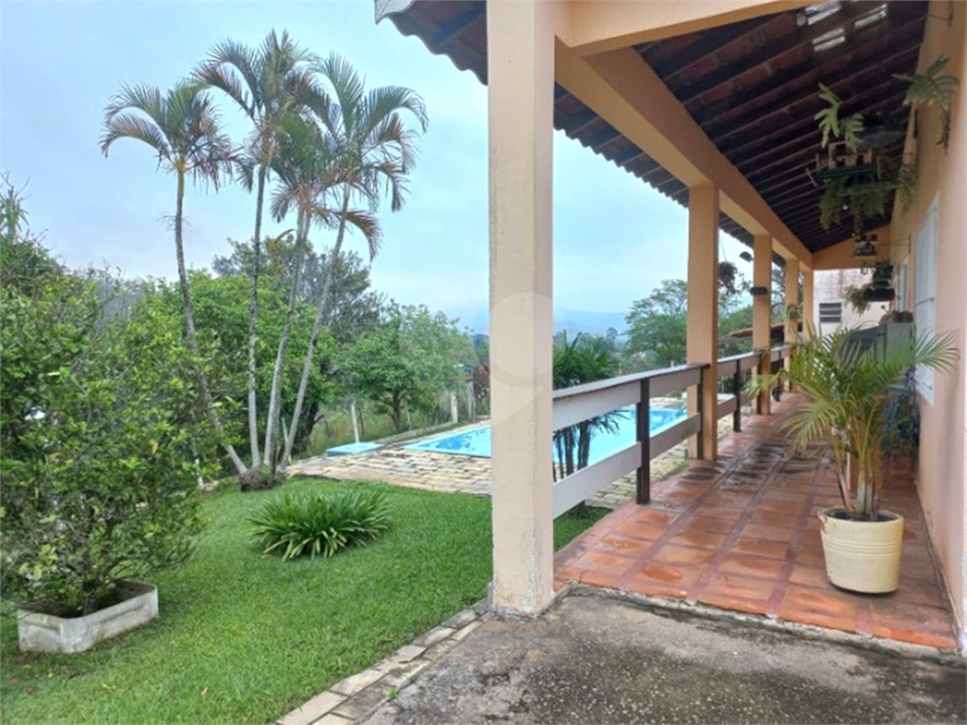 Casa à venda com 4 quartos, sendo 2 suítes, no condomínio Residencial Ypeville, Mairiporã - SP