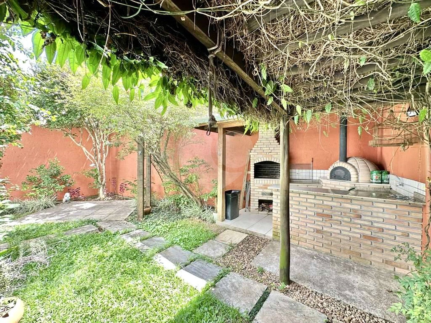 Sobrado à venda com 4 quartos, sendo 2 suítes, em Jardim Jussara, São Paulo, SP