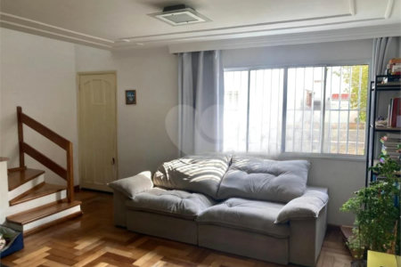Casa à venda com 3 quartos, sendo 1 suíte, no condomínio Villa Sorrentina, São Paulo - SP