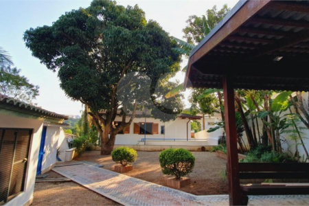 Casa à venda com 5 suítes em Jardim Leonor, São Paulo, SP