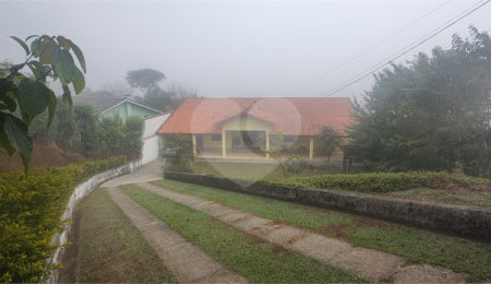Chácara à venda com 3 quartos, sendo 1 suíte, no Centro, Nazaré Paulista, SP