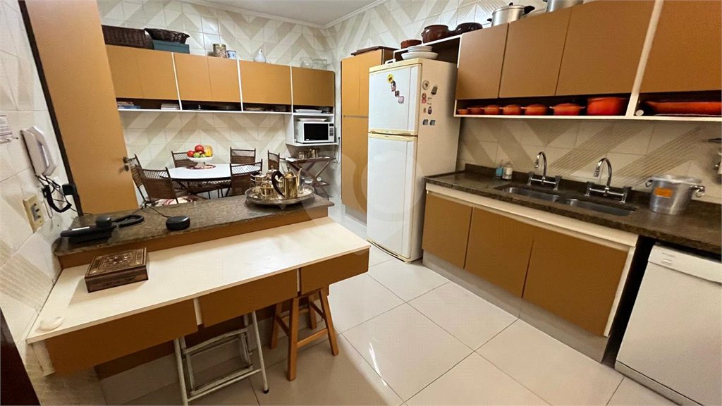 Casa à venda com 4 quartos, sendo 2 suítes, em Lar São Paulo, São Paulo, SP