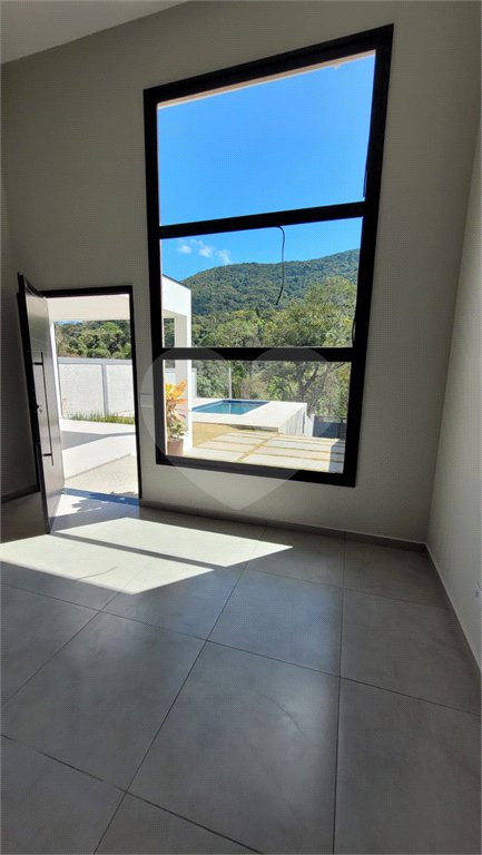 Casa à venda com 3 quartos, sendo 1 suíte, em Pedra Vermelha (terra Preta), Mairiporã, SP