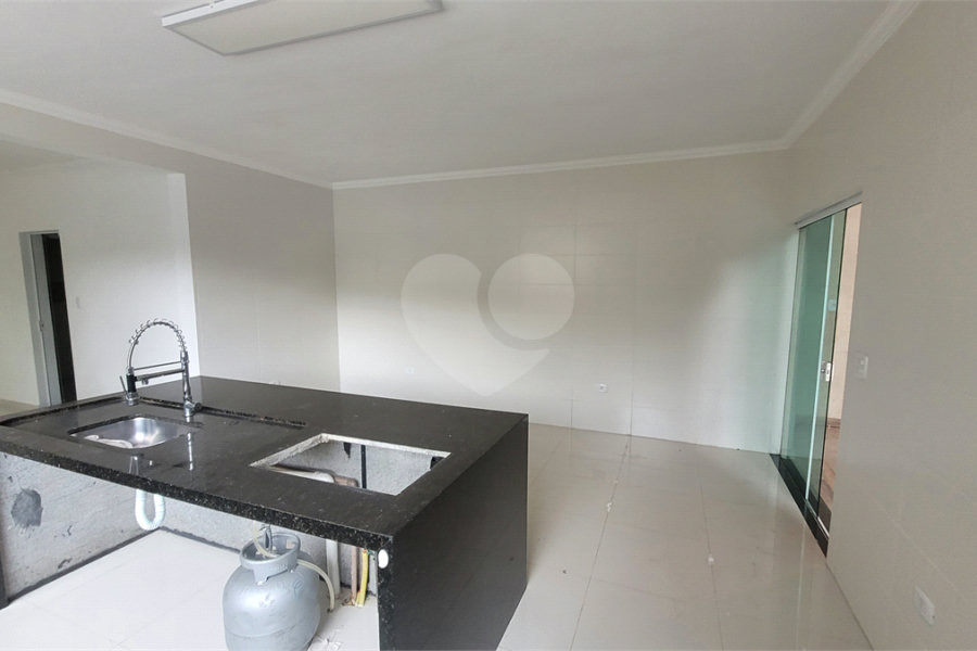 Casa à venda com 4 quartos, sendo 1 suíte, no condomínio Parque Suiça, Caieiras - SP