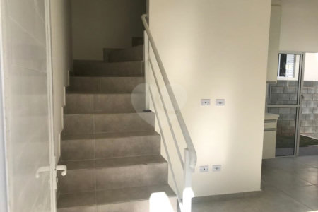 Casa de Vila à venda com 2 quartos em Jardim São Felipe, Atibaia, SP