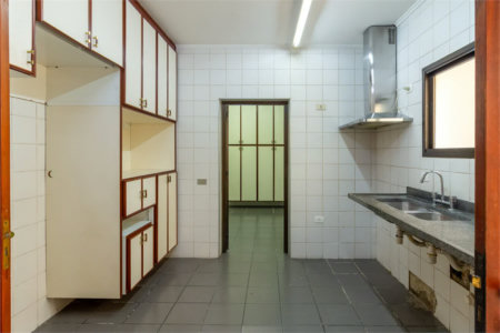 Casa à venda com 4 quartos, sendo 3 suítes,  no condomínio Vila das Flores, São Paulo - SP
