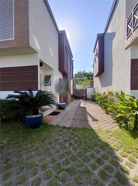 Casa à venda ou para alugar com 4 suítes no condomínio Sambaqui, São Sebastião - SP
