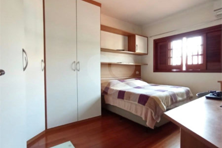 Casa à venda com 5 quartos, sendo 1 suíte, no condomínio Constantino Mattucci, Sorocaba - SP