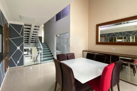 Casa para alugar com 5 quartos, sendo 3 suítes,  em Vila Oliveira, Mogi das Cruzes, SP