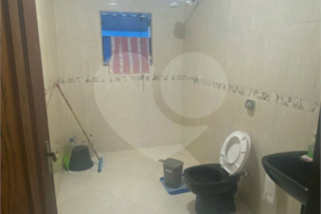 Sobrado à venda com 3 quartos, sendo 1 suíte, em Vila Virgínia, Itaquaquecetuba, SP