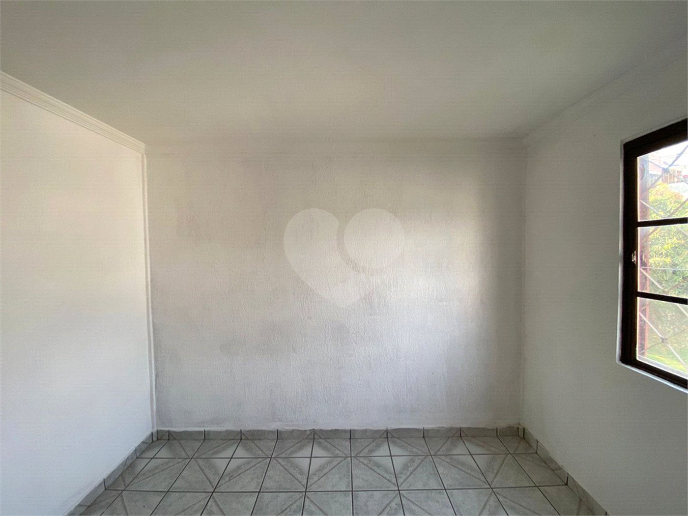 Apartamento para alugar com 2 quartos em Jardim Adriane, Itaquaquecetuba, SP