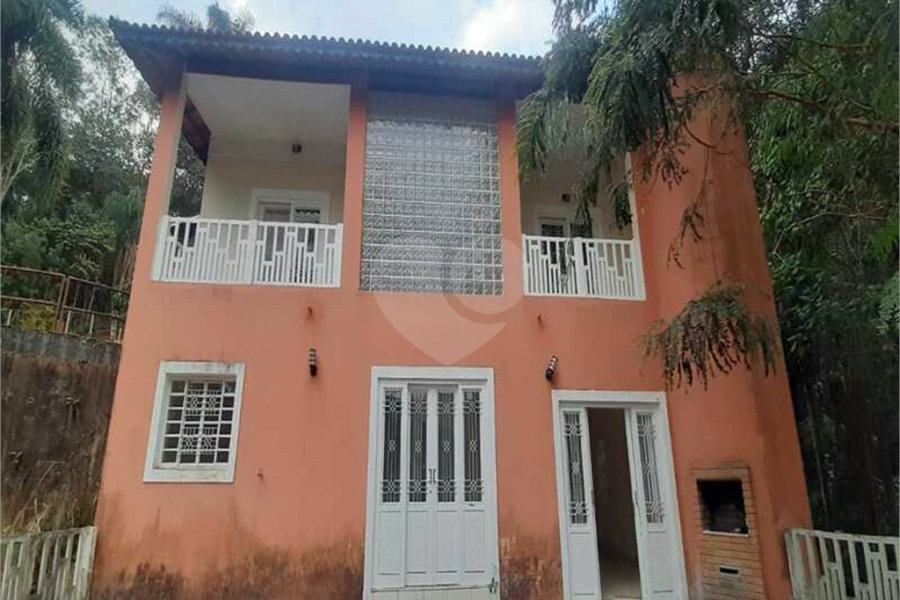 Sobrado à venda com 4 quartos, sendo 2 suítes, em Serra da Cantareira, Mairiporã, SP