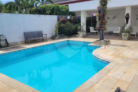 Casa à venda com 4 quartos, sendo 2 suítes, no condomínio Crystal Lake, Rio de Janeiro - RJ