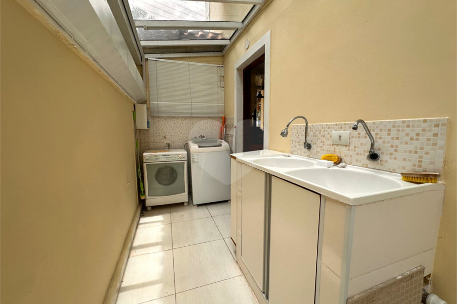 Casa à venda com 5 quartos, sendo 3 suítes, no condomínio Jd Itatinga, São Paulo - SP
