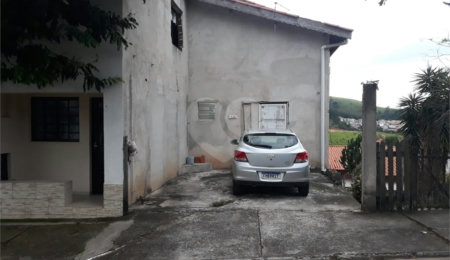 Sobrado à venda com 5 quartos, sendo 1 suíte,  no Centro, Bom Jesus dos Perdões, SP