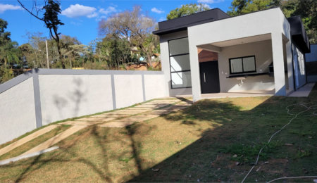 Casa Térrea à venda com 3 quartos, sendo 1 suíte,  em Pedra Vermelha (terra Preta), Mairiporã, SP