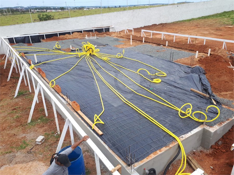 Casa à venda com 3 quartos, sendo 1 suíte, no condomínio Jardim Residencial Dona Maria José, Indaiatuba - SP