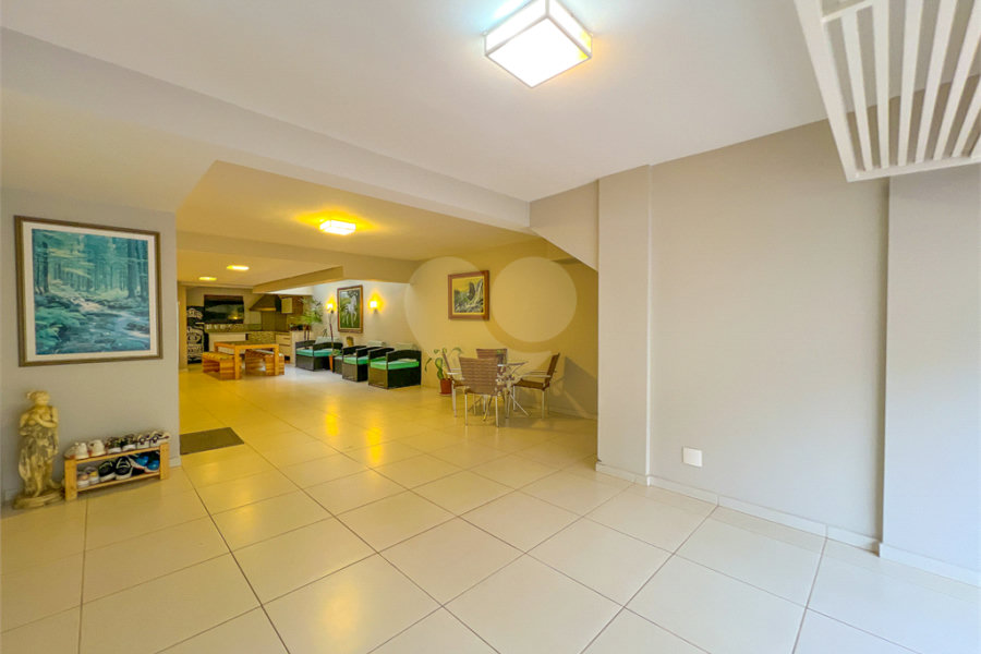 Casa à venda com 4 quartos, sendo 2 suítes,  no condomínio Floradas da Serra, São Paulo - SP