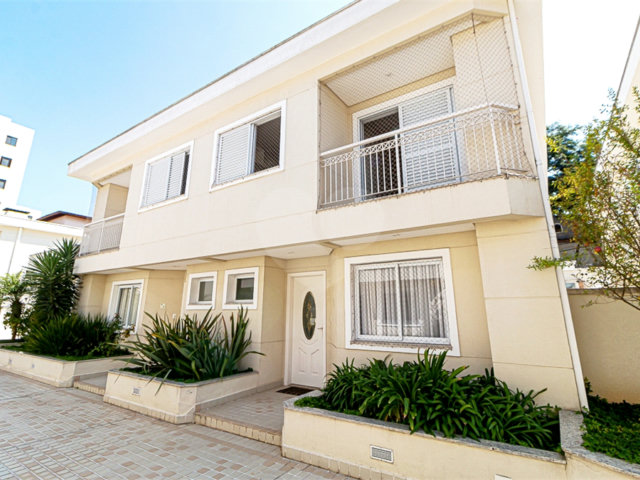 Casa à venda com 4 quartos, sendo 2 suítes,  no condomínio Vila das Andorinhas, São Paulo - SP