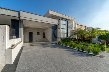 Indaiatuba - SP - Condominio Dona Lucilla - Valor R$2.295.000,00 - 3 suítes + escritório + lavabo - Terreno: 300m2 - Construção: 188m2 - Diferenciais - Móveis planejados no escritório, sala de TV, lavabo, cozinha, área gourmet, lavanderia, banheiros e closet - Ar condicionado em todos os ambie
