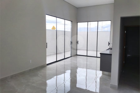 Casa à venda com 3 quartos, sendo 1 suíte,  no condomínio Tivolli, Itapetininga - SP