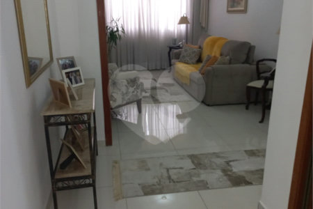 Sobrado à venda com 3 quartos em Jardim Marisa, São Paulo, SP